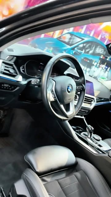 Gereinigter BMW-Innenraum mit Lederpflege